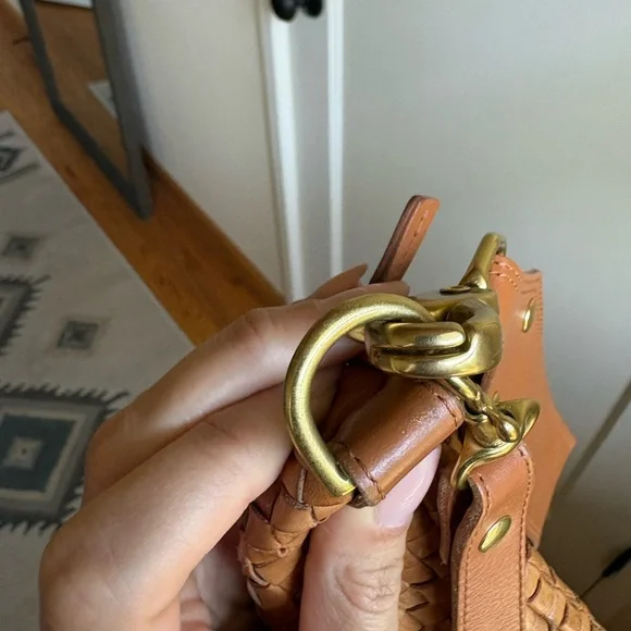 Clare V. Woven Moyen Messenger - Picture 9 of 11